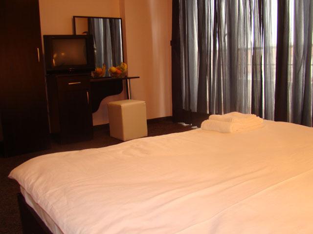 Нощувка в хотел Сантана**, Сандански на ТОП ЦЕНА - Снимка 1