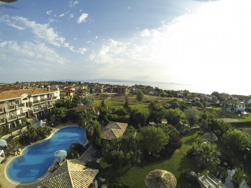 Achtis Hotel - Снимка 4