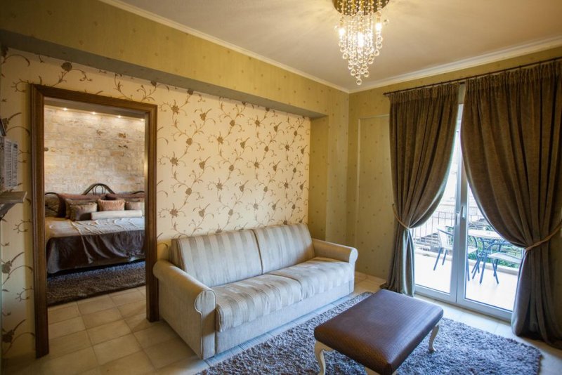 Achtis Hotel - Снимка 3