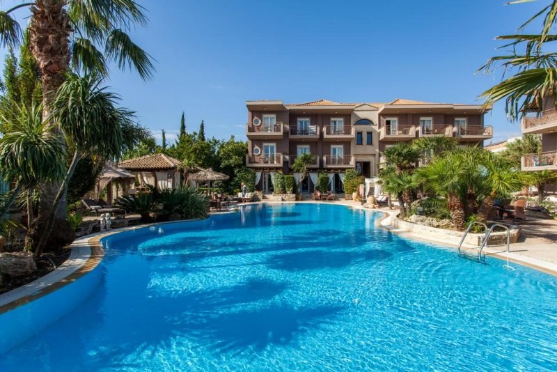 Achtis Hotel - Снимка 2