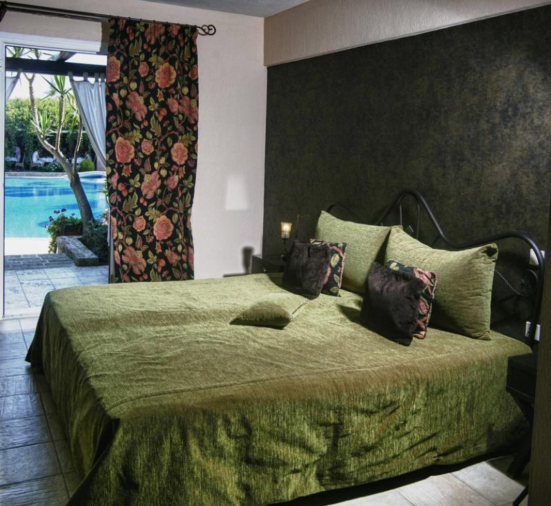 Achtis Hotel - Снимка 8