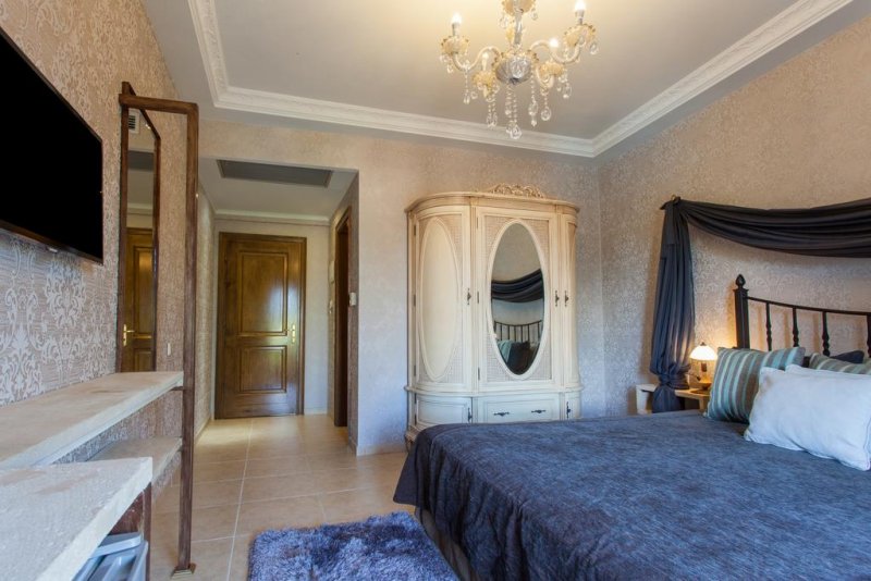 Achtis Hotel - Снимка 2
