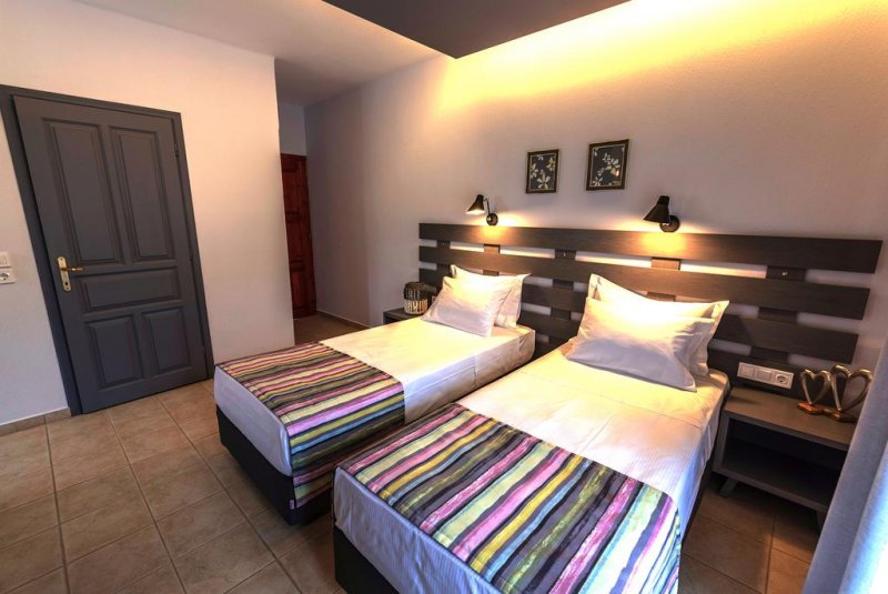 Aliston Hotel Studios - Снимка 10