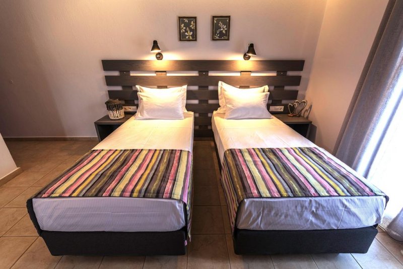 Aliston Hotel Studios - Снимка 3