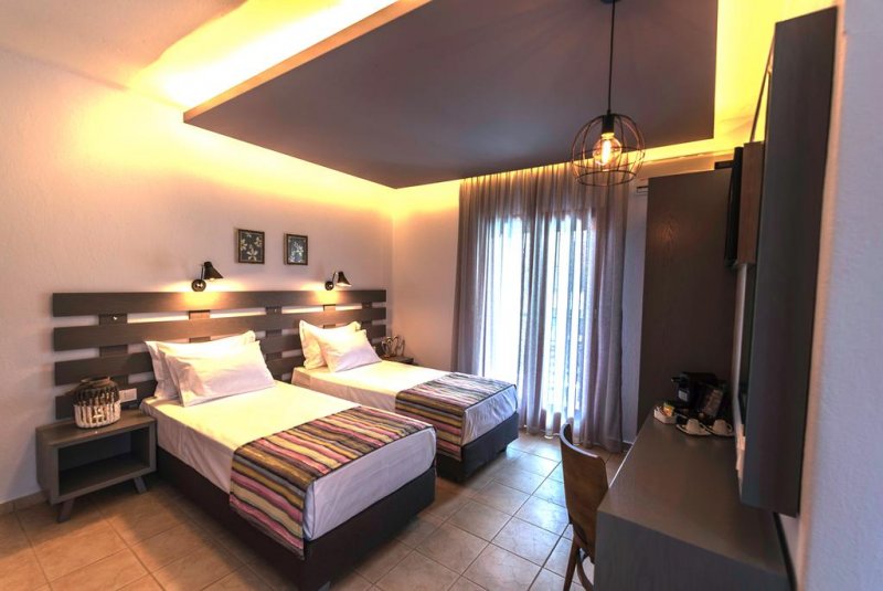 Aliston Hotel Studios - Снимка 3