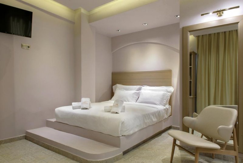 Pyrgos Hotel - Снимка 1