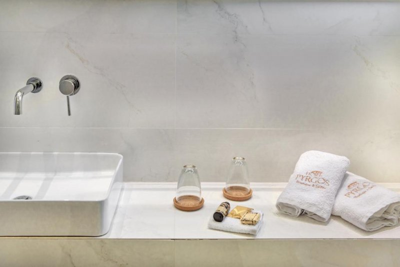 Pyrgos Hotel - Снимка 4