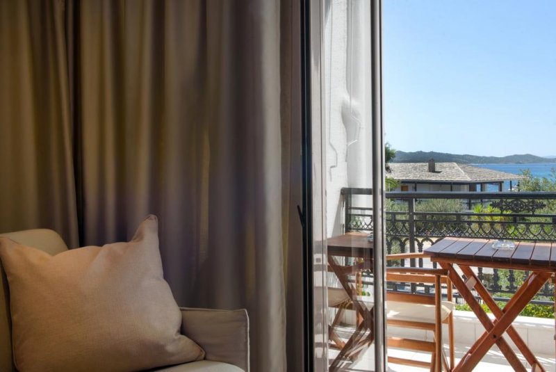 Pyrgos Hotel - Снимка 1