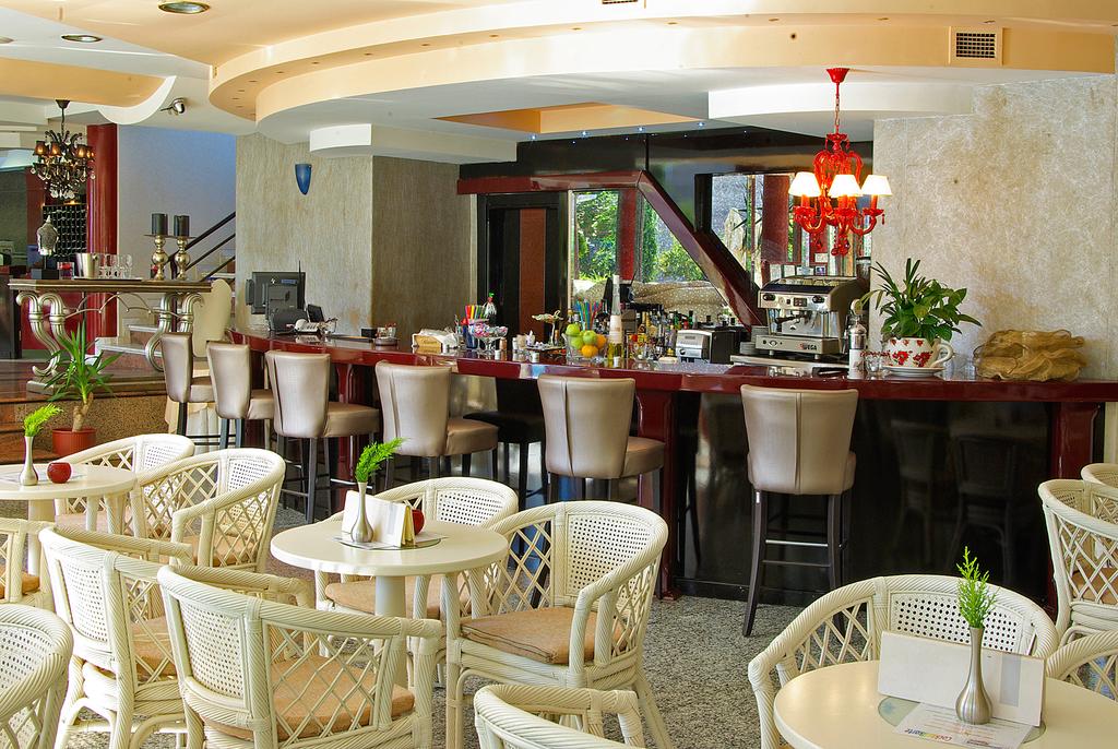 Великден в Гърция: 3 нощувки със закуски и вечери + празничен обяд в хотел Mediterranean Resort 4*, Олимпийска Ривиера! Дете до 6.99г. - безплатно! - Снимка 36