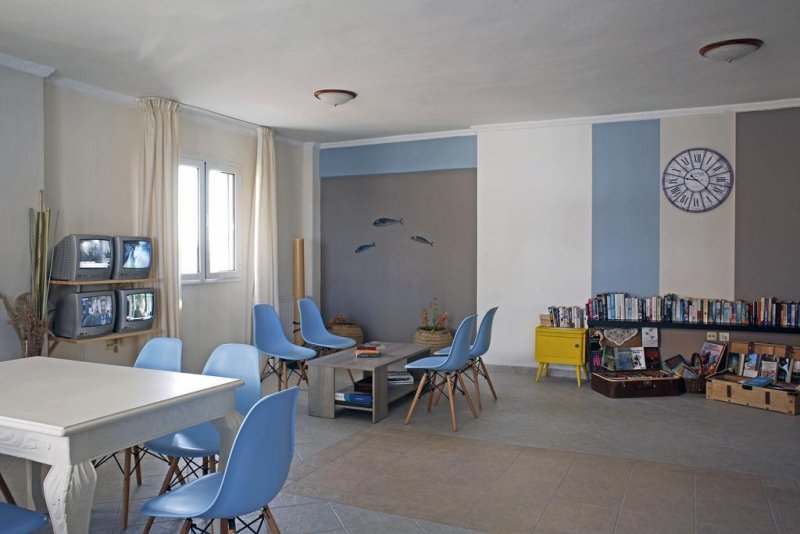 Stratos Hotel - Снимка 1