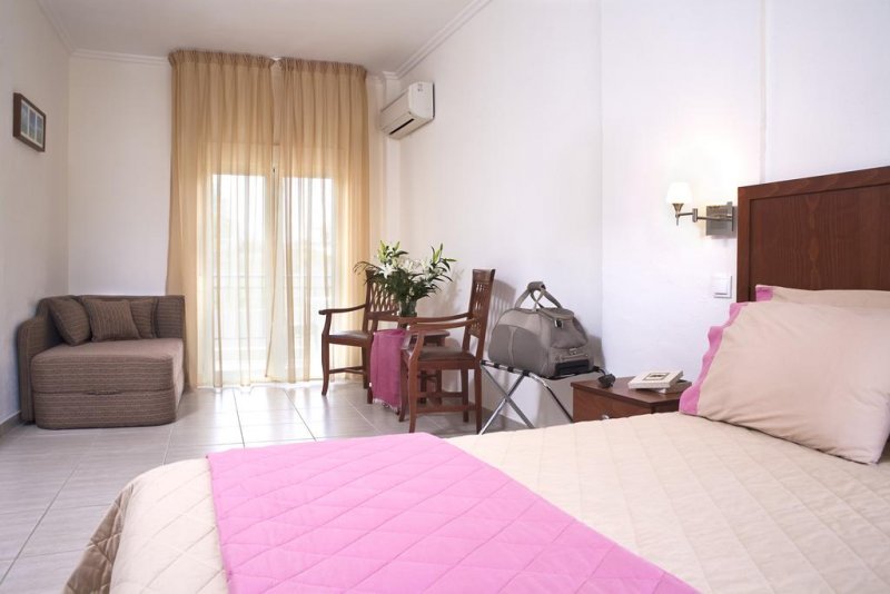 Stratos Hotel - Снимка 7