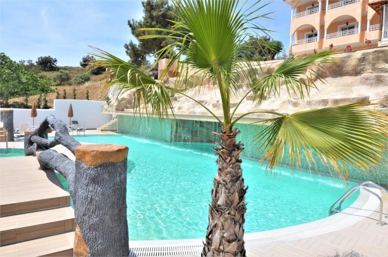 Grand Beach Hotel - Снимка 10