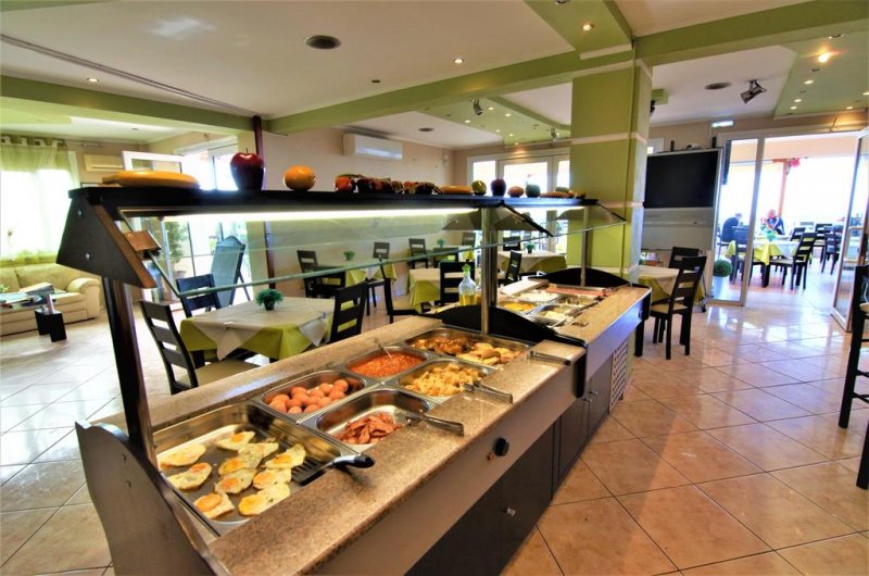 Grand Beach Hotel - Снимка 1