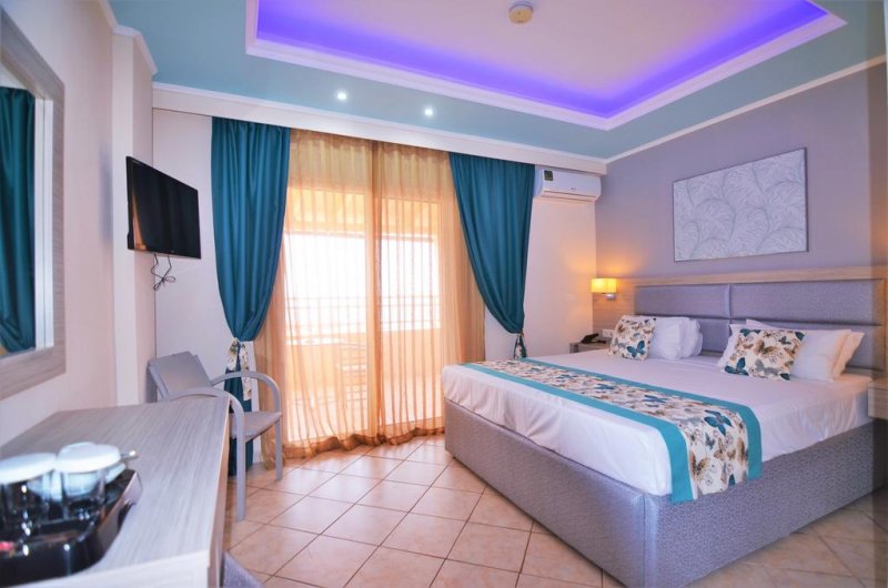 Grand Beach Hotel - Снимка 10