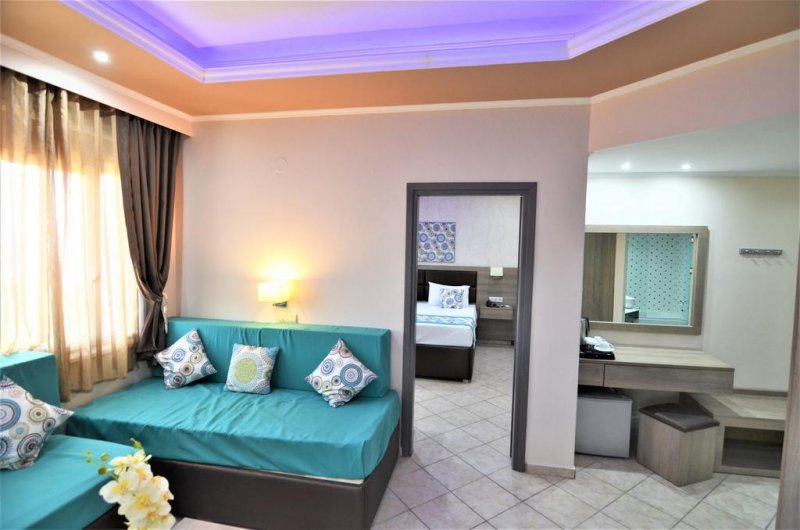 Grand Beach Hotel - Снимка 7