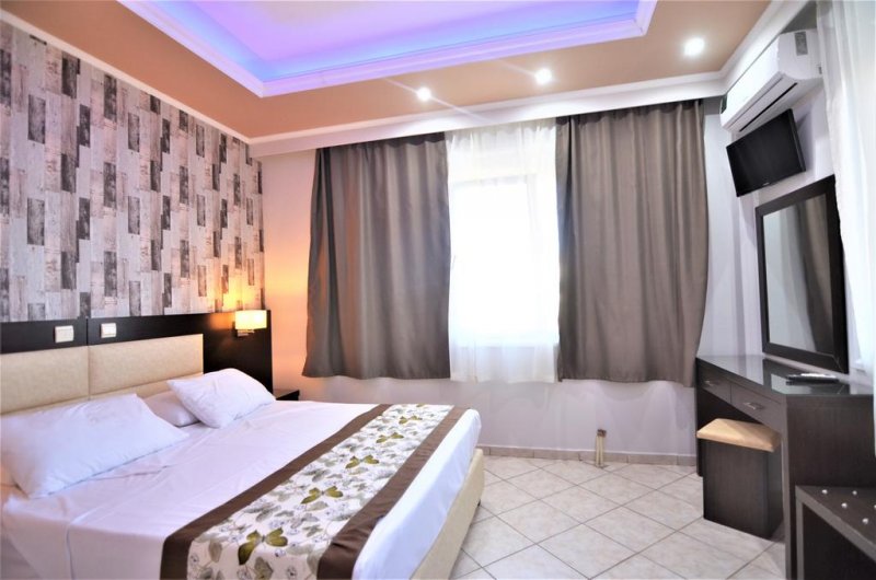 Grand Beach Hotel - Снимка 11