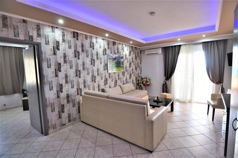 Grand Beach Hotel - Снимка 1