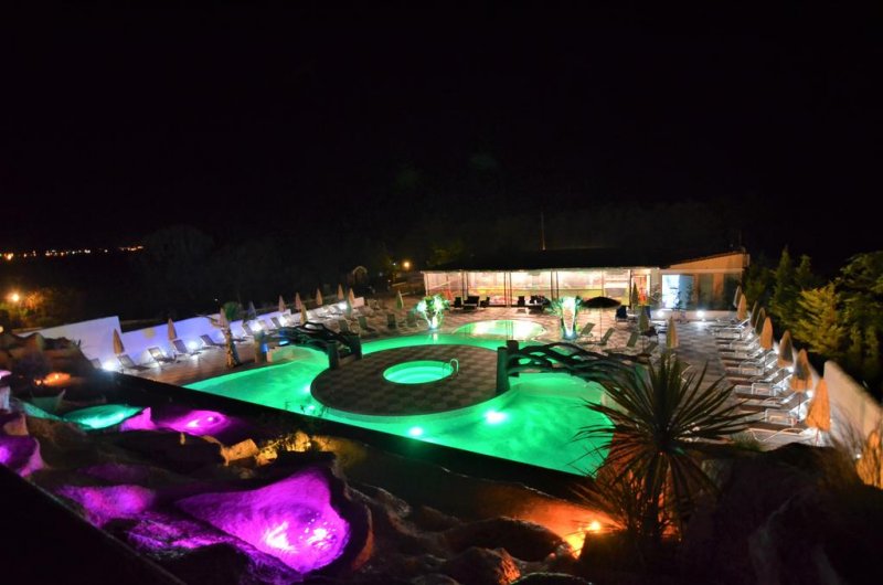 Grand Beach Hotel - Снимка 2