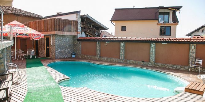 Релакс почивка и басейн с ТОПЛА минерална вода в Семеен хотел Илиевата къща, Сапарева баня - Снимка 9