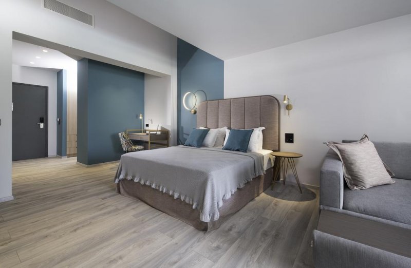 Lagomandra Beach Hotel - Снимка 2