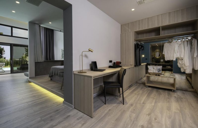 Lagomandra Beach Hotel - Снимка 9