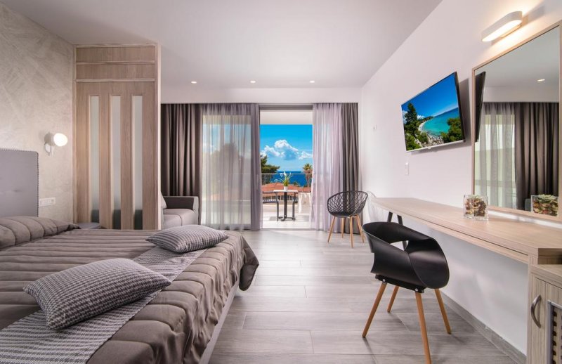 Lagomandra Beach Hotel - Снимка 3