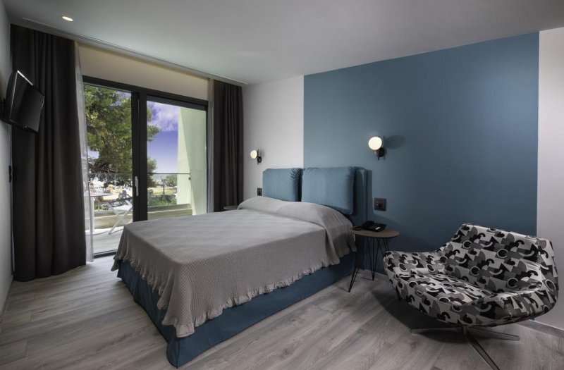 Lagomandra Beach Hotel - Снимка 5