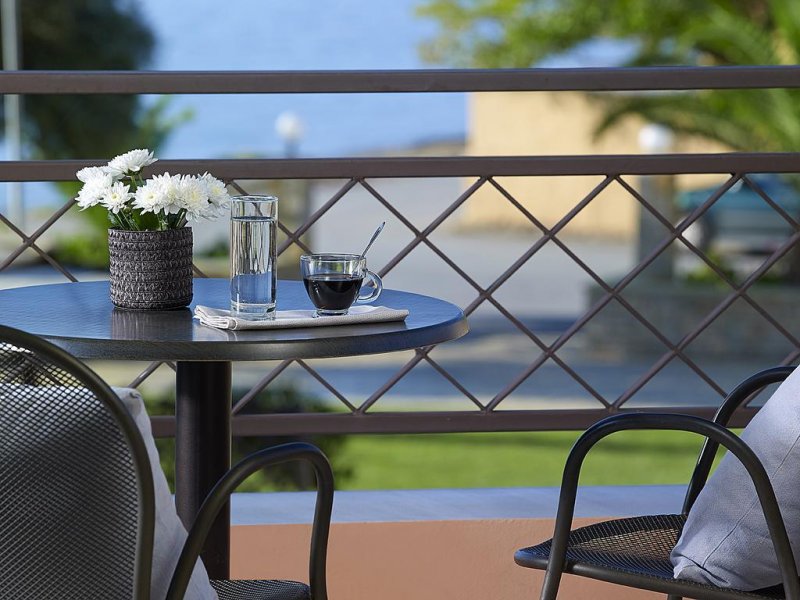Avantis Suites Hotel - Снимка 1