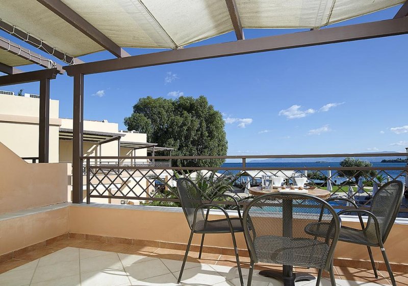 Avantis Suites Hotel - Снимка 1