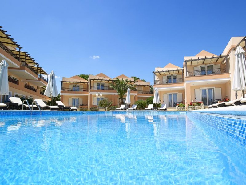 Avantis Suites Hotel - Снимка 1
