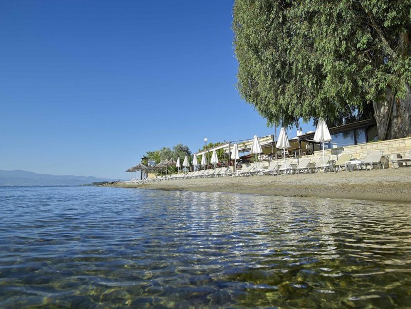 Avantis Suites Hotel - Снимка 2