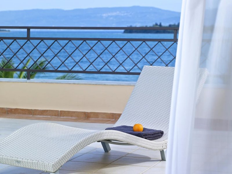 Avantis Suites Hotel - Снимка 10