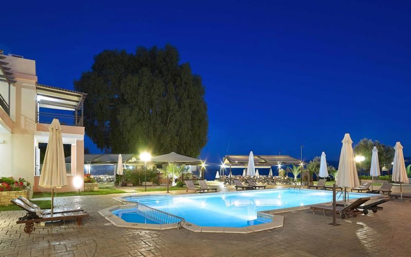 Avantis Suites Hotel - Снимка 3