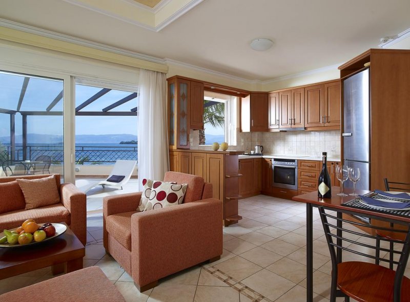 Avantis Suites Hotel - Снимка 8