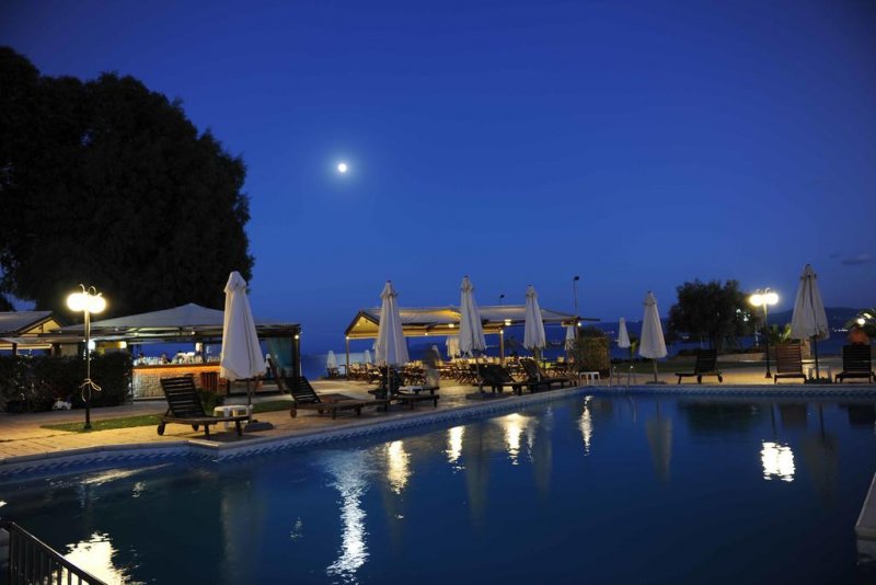 Avantis Suites Hotel - Снимка 8