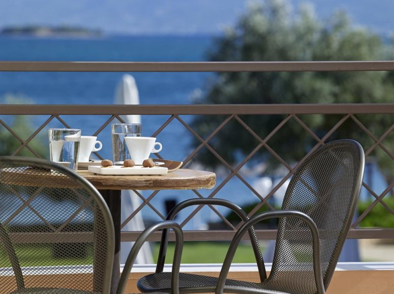 Avantis Suites Hotel - Снимка 10