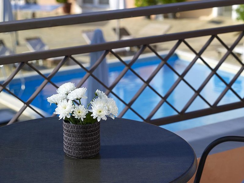 Avantis Suites Hotel - Снимка 10