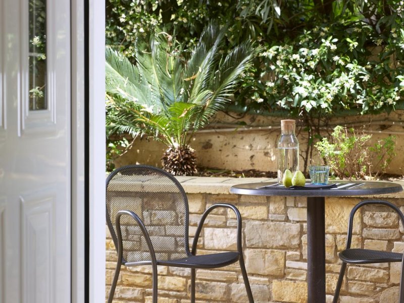 Avantis Suites Hotel - Снимка 9