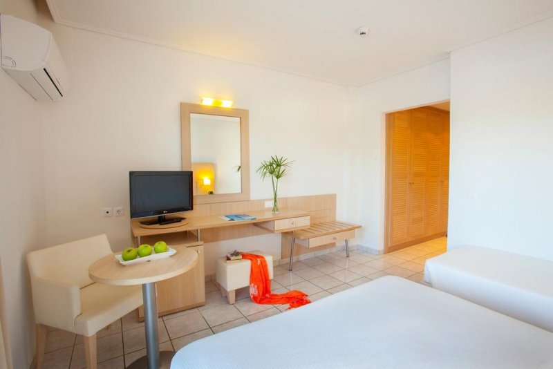 Corcyra Gardens - Снимка 1