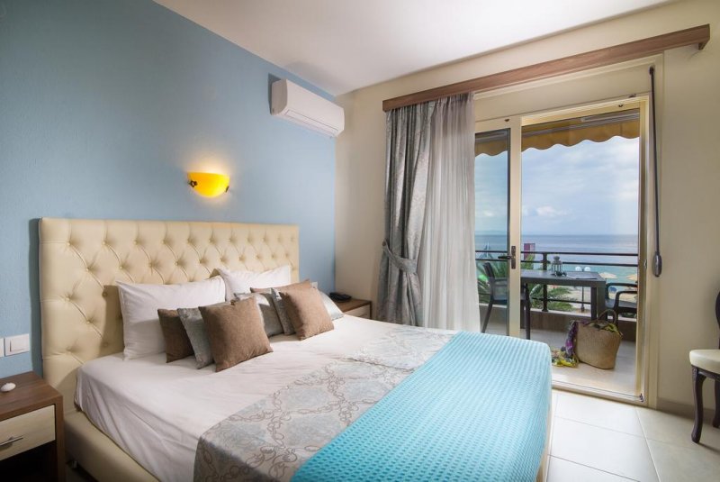 Castro Deluxe - Снимка 1