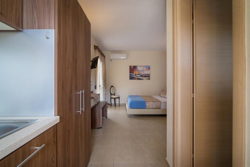 Castro Deluxe - Снимка 2