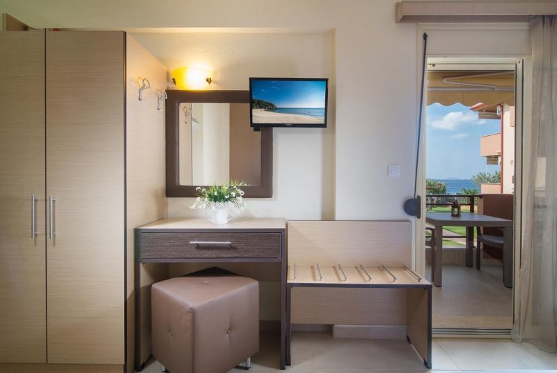 Castro Deluxe - Снимка 2