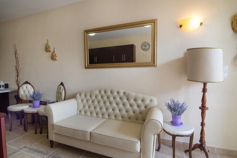 Castro Deluxe - Снимка 4