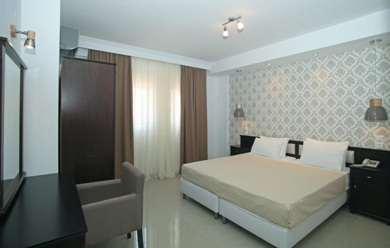 Naias Hotel - Снимка 1