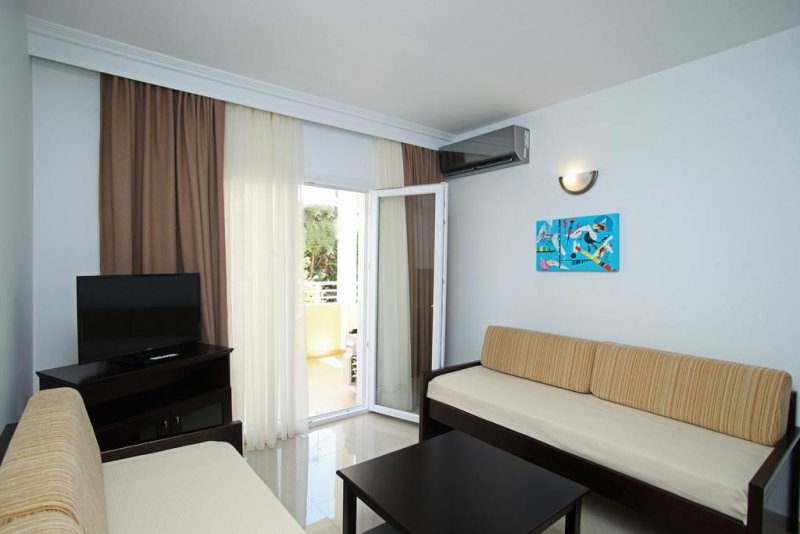 Naias Hotel - Снимка 9