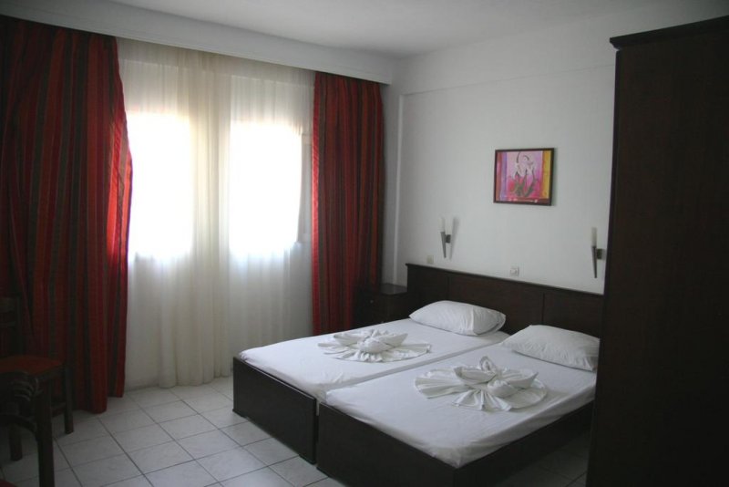 Naias Hotel - Снимка 4