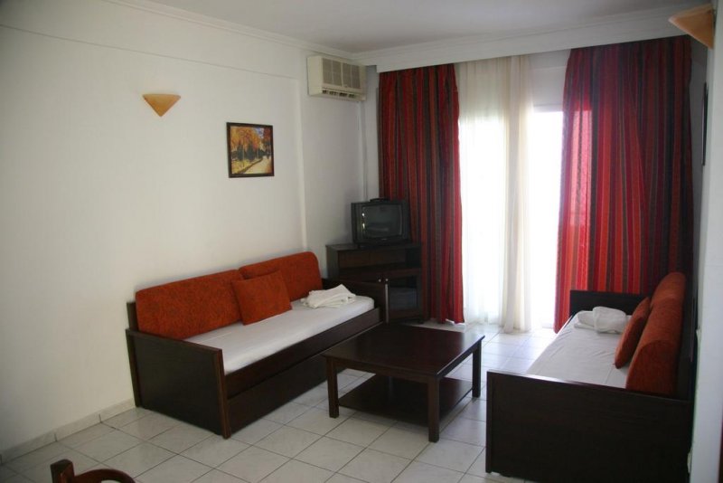 Naias Hotel - Снимка 2