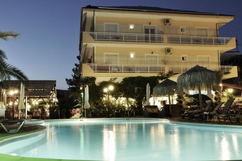 Hotel Potos - Снимка 9