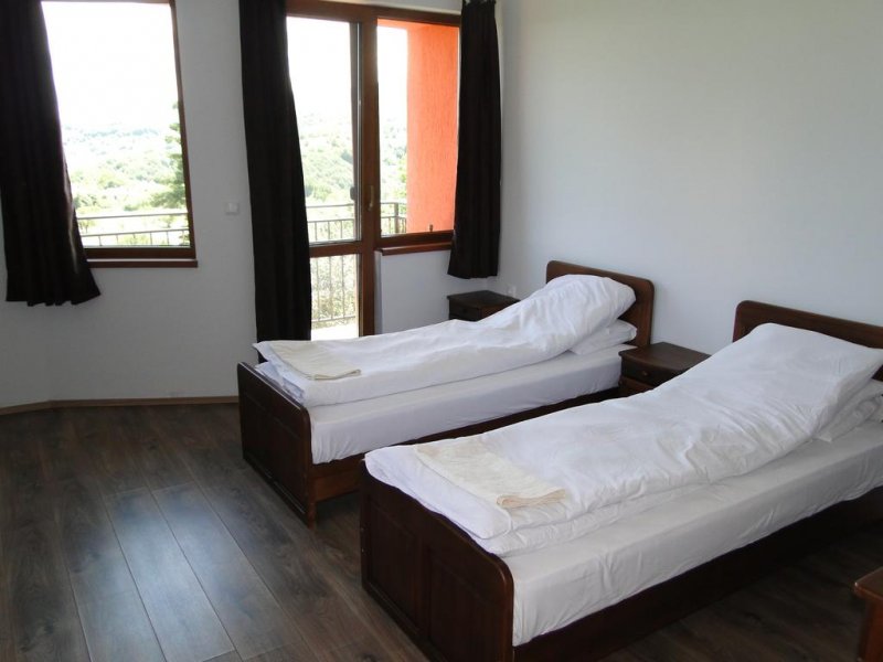 Хотел Гарванец - Снимка 1