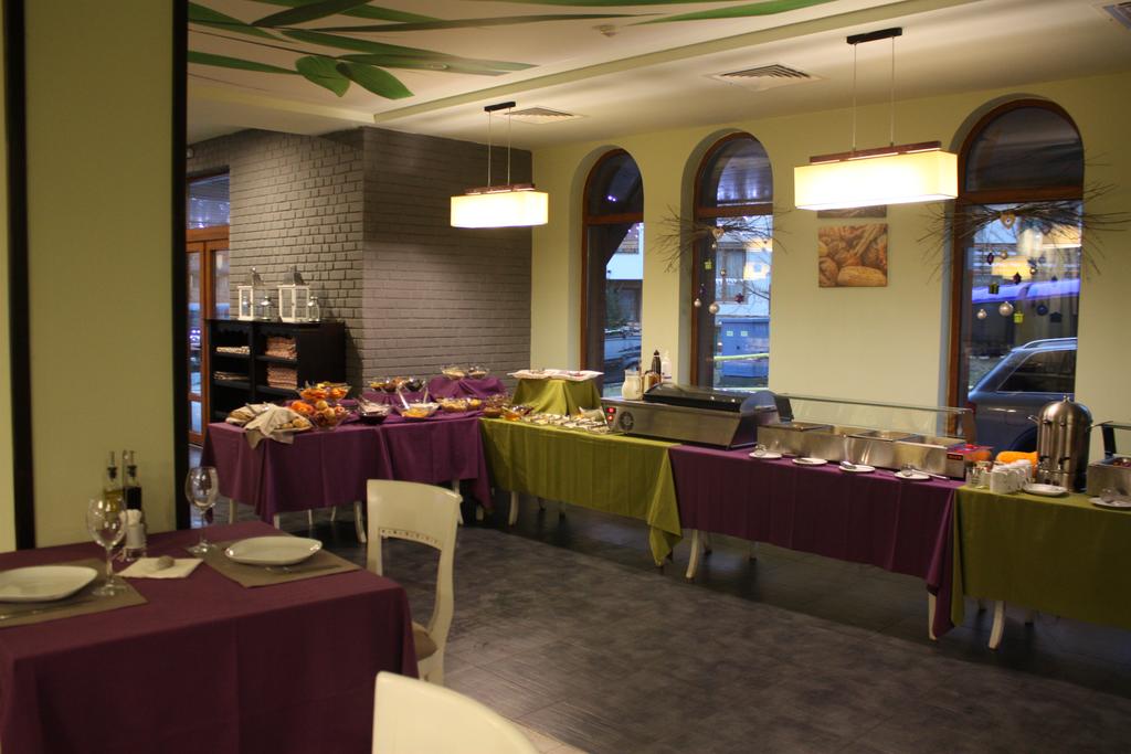 Нощувка на човек със закуска, обяд* и вечеря + басейн и релакс зона в Хотел Панорама Ризорт****, Банско - Снимка 15
